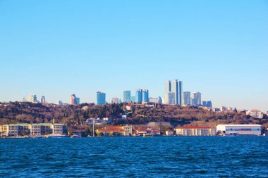 Marmara mavi denizi. Arka planda İstanbul Silueti