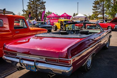Reno, NV - 4 Ağustos 2021: 1969 Plymouth Fury III Yerel bir araba fuarında Üstü açılır.