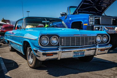 Reno, NV - 4 Ağustos 2021: 1964 Chevrolet Impala Spor Coupe Yerel bir araba fuarında.