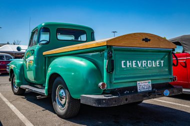 Reno, NV - 4 Ağustos 2021: 1954 Chevrolet Advance Design 3100 Pickup Truck Yerel bir araba fuarında.