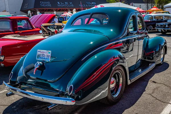 Reno, NV - 4 Ağustos 2021: 1939 Ford Deluxe Coupe Yerel bir araba fuarında.