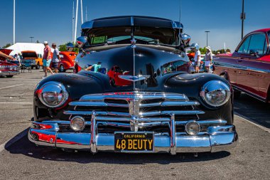 Reno, NV - 4 Ağustos 2021 Chevrolet Fleetline Aerosedan Coupe Yerel bir araba fuarında.