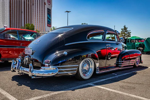 Reno, NV - 4 Ağustos 2021 Chevrolet Fleetline Aerosedan Coupe Yerel bir araba fuarında.