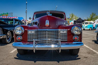Reno, NV - 4 Ağustos 2021: 1941 Cadillac Serisi 62 Yerel bir araba fuarında Üstü açılır.