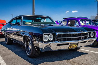 Reno, NV - 4 Ağustos 2021 Buick Gran Spor Hardtop Coupe Yerel bir araba fuarında.