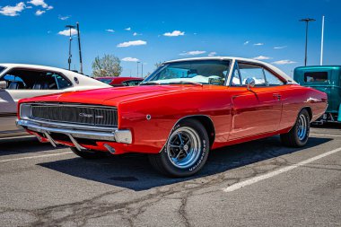 Reno, NV - 4 Ağustos 2021: 1968 Dodge Charger Hardtop Coupe Yerel bir araba fuarında.