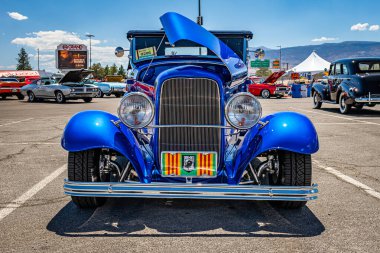 Reno, NV - 4 Ağustos 2021: 1932 Ford Modeli B kamyonet yerel bir araba fuarında.