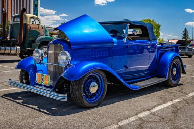 Reno, NV - 4 Ağustos 2021: 1932 Ford Modeli B kamyonet yerel bir araba fuarında.