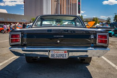 Reno, NV - 4 Ağustos 2021 Dodge Dart GT Spor Yerel bir araba fuarında.