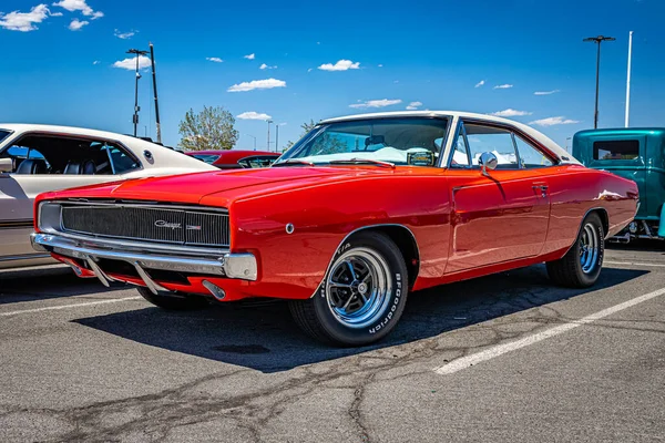 Reno, NV - 4 Ağustos 2021: 1968 Dodge Charger Hardtop Coupe Yerel bir araba fuarında.