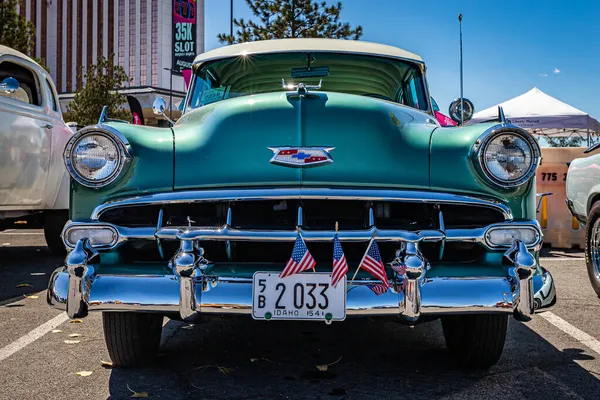 2021年8月4日 1954年のシボレーBelair Sport Coupe地元のカーショー — ストック写真