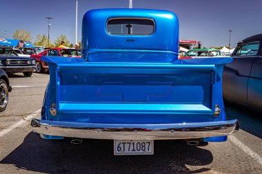 Reno, NV - 5 Ağustos 2021 Chevrolet AK Serisi Kamyonet Yerel bir araba fuarında.