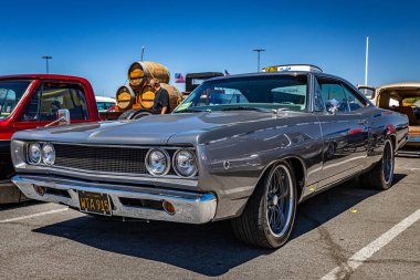 Reno, NV - 5 Ağustos 2021 Dodge Coronet Hardtop Coupe Yerel bir araba fuarında.
