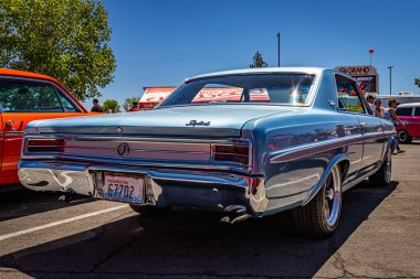 Reno, NV - 5 Ağustos 2021: 1964 Buick Skylark Hardtop Coupe Yerel bir araba fuarında.