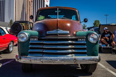 Reno, NV - 5 Ağustos 2021: 1951 Chevrolet İleri Tasarım Yerel bir araba fuarında 3100 Pickup Truck.