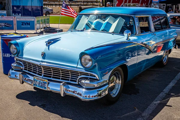 Рено Нью Йорк Августа 2021 Года 1956 Ford Parklane Wagon — стоковое фото