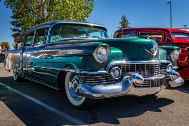 Reno, NV - 5 Ağustos 1954 Cadillac 60 Özel Fleetwood Sedan Yerel bir araba fuarında.