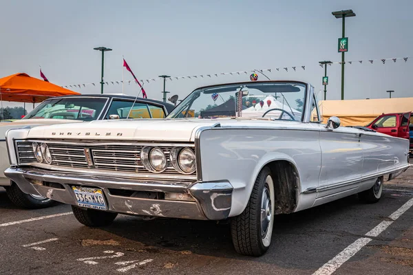 Reno August 2021 1966 Chrysler Newport Convertible Local Car Show — 스톡 사진
