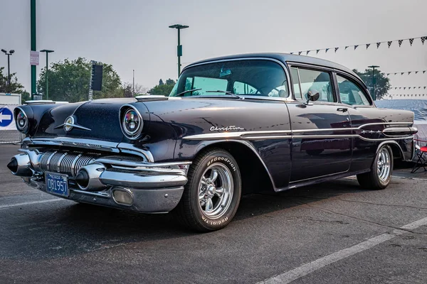 Reno Augusti 2021 1957 Pontiac Hövding Coupe Lokal Bilmässa — Stockfoto