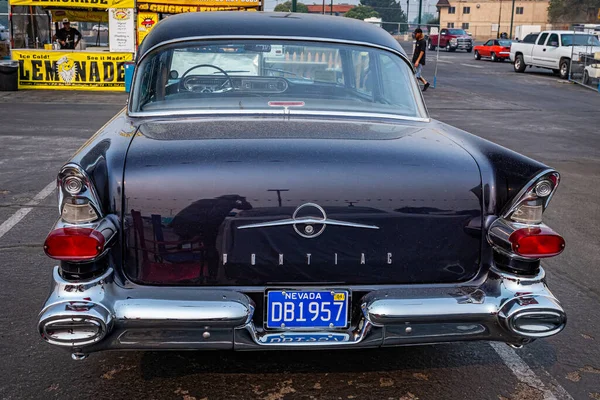 Reno Αυγούστου 2021 1957 Pontiac Chieftain Coupe Τοπική Έκθεση Αυτοκινήτων — Φωτογραφία Αρχείου