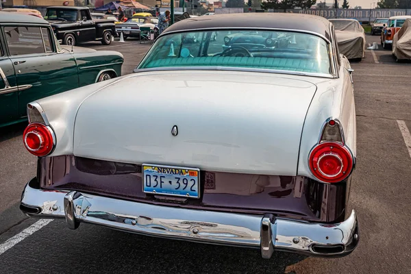 Reno Sierpnia 2021 1956 Ford Fairlane Victoria Hardtop Coupe Lokalnym — Zdjęcie stockowe