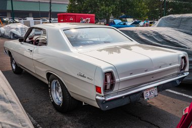 Reno, NV - 6 Ağustos 2021: 1968 Ford Fairlane 500 GT Hardtop Coupe Yerel bir araba fuarında.