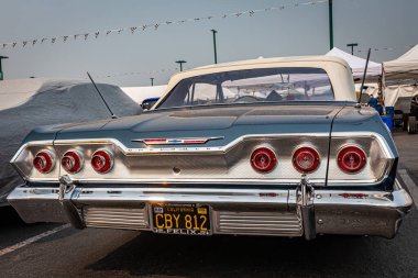 Reno, NV - 6 Ağustos 2021: 1963 Chevrolet Impala SS Üstü açılabilir yerel bir araba fuarında.