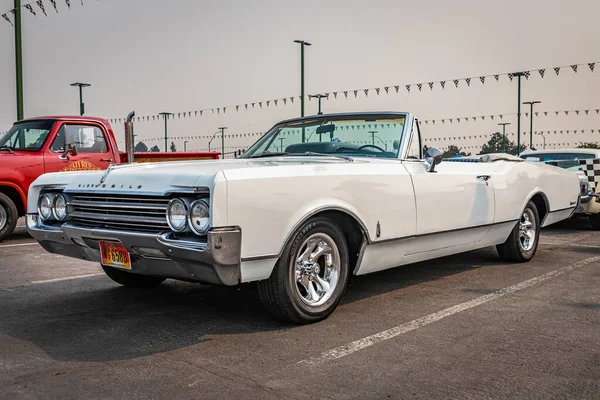 Reno August 2021 1965 Oldsmobile Dynamic Convertible Local Car Show — 스톡 사진