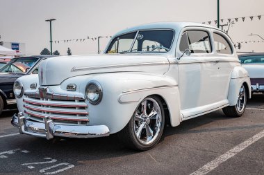 Reno, NV - 6 Ağustos 2021: 1946 Ford Super Deluxe Tudor Sedan Yerel bir araba fuarında.