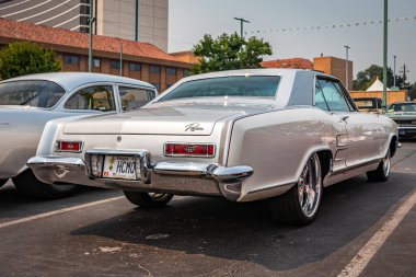 Reno, NV - 6 Ağustos 2021: 1964 Buick Riviera Hardtop Coupe Yerel bir araba fuarında.