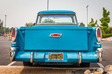 Reno, NV - 6 Ağustos 1957 Chevrolet Görev Gücü Cameo Carrier kamyoneti yerel bir araba fuarında.