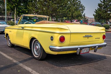 Reno, NV - 6 Ağustos 2021: 1955 Pontiac Safari İstasyon Vagonu Yerel bir araba fuarında.