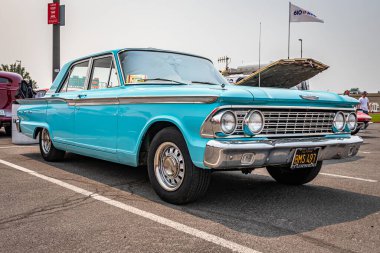Reno, NV - 6 Ağustos 2021: 1962 Ford Fairlane 500 sedan Yerel bir araba fuarında.