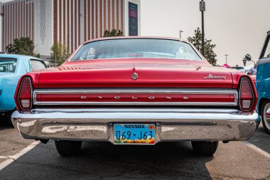 Reno, NV - 6 Ağustos 2021: 1967 Mercury Kuyruklu Yıldızı, yerel bir araba fuarında Cyclone coupe.