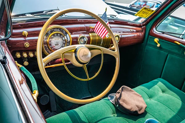 Reno, NV - 6 Ağustos 2021 Lincoln Özel Limuzin Yerel bir araba fuarında.