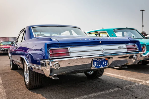 Reno Augustus 2021 1965 Oldsmobile Cutlass Hardtop Coupe Een Lokale — Stockfoto