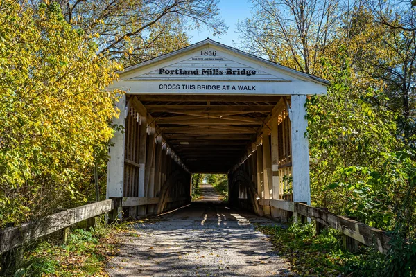 Portland Mills Covered Bridge Křižuje Little Raccoon Creek Guionu Okrese — Stock fotografie