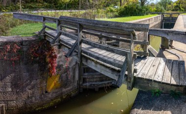 Cuyahoga Nehri 'ndeki kilitler navigasyona yardım etmek için su seviyelerini kontrol ediyordu..