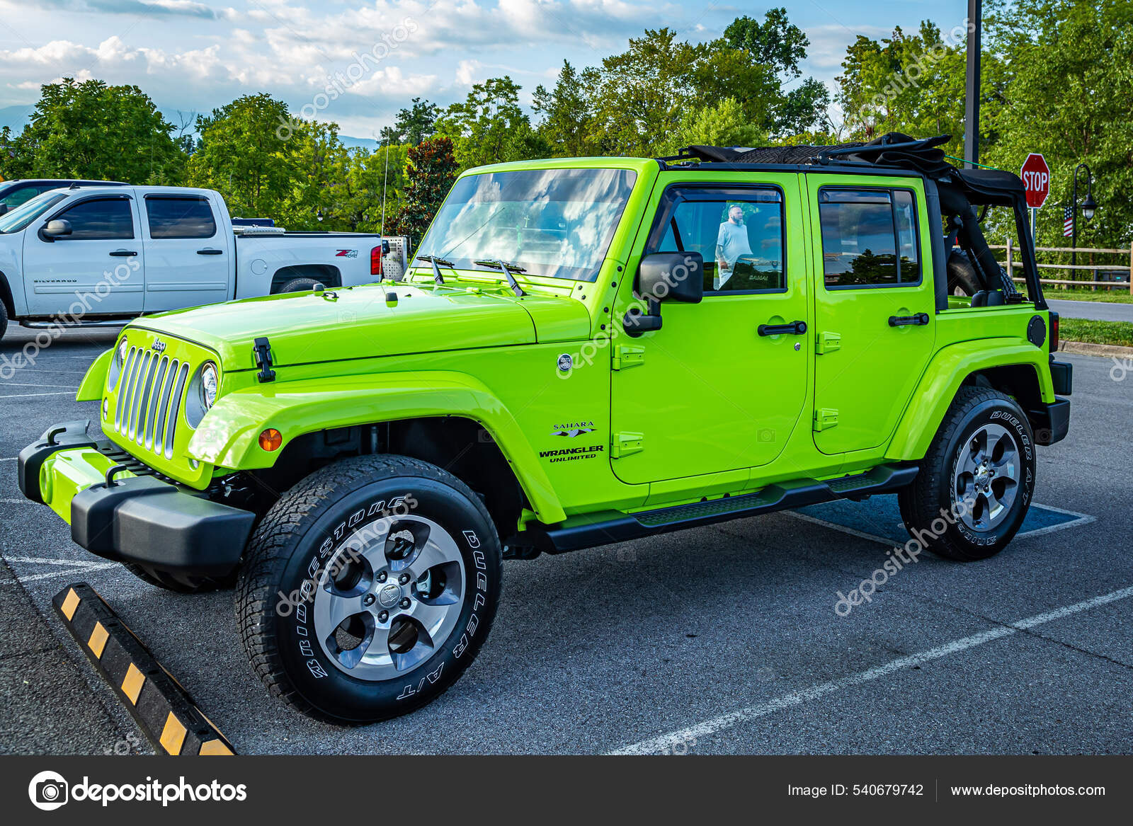 Modified jeep Stock Photos, Royalty Free Modified jeep Images |  Depositphotos