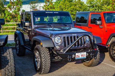Güvercin Forge, TN - 25 Ağustos 2017: Modifiye edilmiş Off Road Jeep Wrangler JK Rubicon Sınırsız Hardtop Yerel bir hevesli mitinginde.