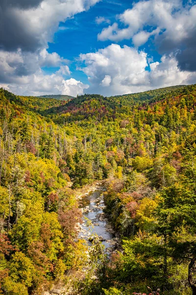 Linville Falls Leghíresebb Legnépszerűbb Vízesés Blue Ridge Hegységben Főleg Blue — Stock Fotó