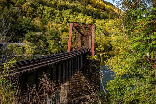 Μια Σιδηροδρομική Γέφυρα Διασχίζει Νέο Ποτάμι Στο Prince Δυτική Βιρτζίνια — Φωτογραφία Αρχείου