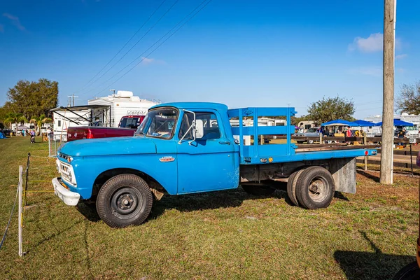 Форт Мид Флорида Февраля 2022 1965 Ford Ton Truck Местной — стоковое фото