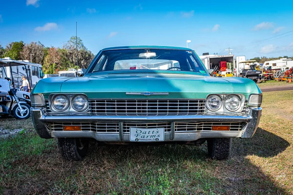 Fort Meade 2022 1968 Chevrolet Bel Air Sedan Local Tractor — 스톡 사진