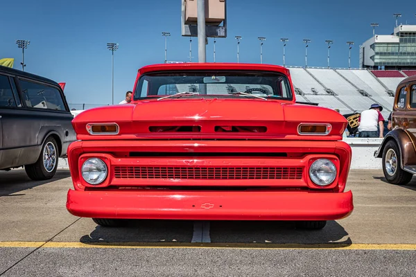 Lebanon May 2022 Low Perspective Front View 1965 Chevrolet C10 —  Fotos de Stock