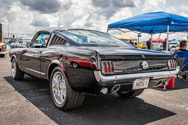 Liban Maja 2022 Niski Widok Tyłu 1965 Ford Mustang Fastback — Zdjęcie stockowe