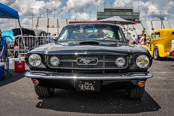 Lebanon May 2022 Low Perspective Front View 1965 Ford Mustang —  Fotos de Stock