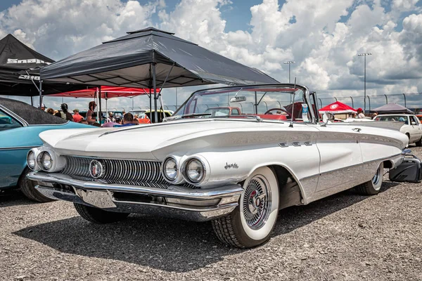 Lebanon May 2022 Low Perspective Front Corner View 1960 Buick — Stockfoto