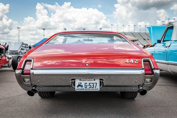 Lebanon May 2022 Low Perspective Rear View 1969 Oldsmobile 442 — Photo