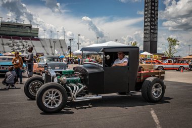 Lübnan, TN - 14 Mayıs 2022: Yerel bir otomobil fuarında 1923 Ford T Bucket olarak özelleştirildi.